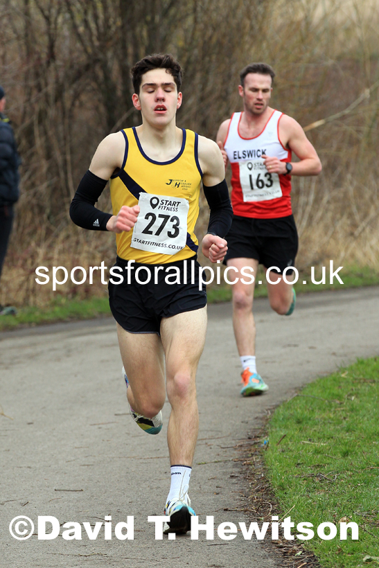 Senior men and veteran men over-40s NECAA Road Relay Champs., Hetton Lyons Park, Hetton le Hole, County Durham. Photo: David T. Hewitson/Sports for All Pics